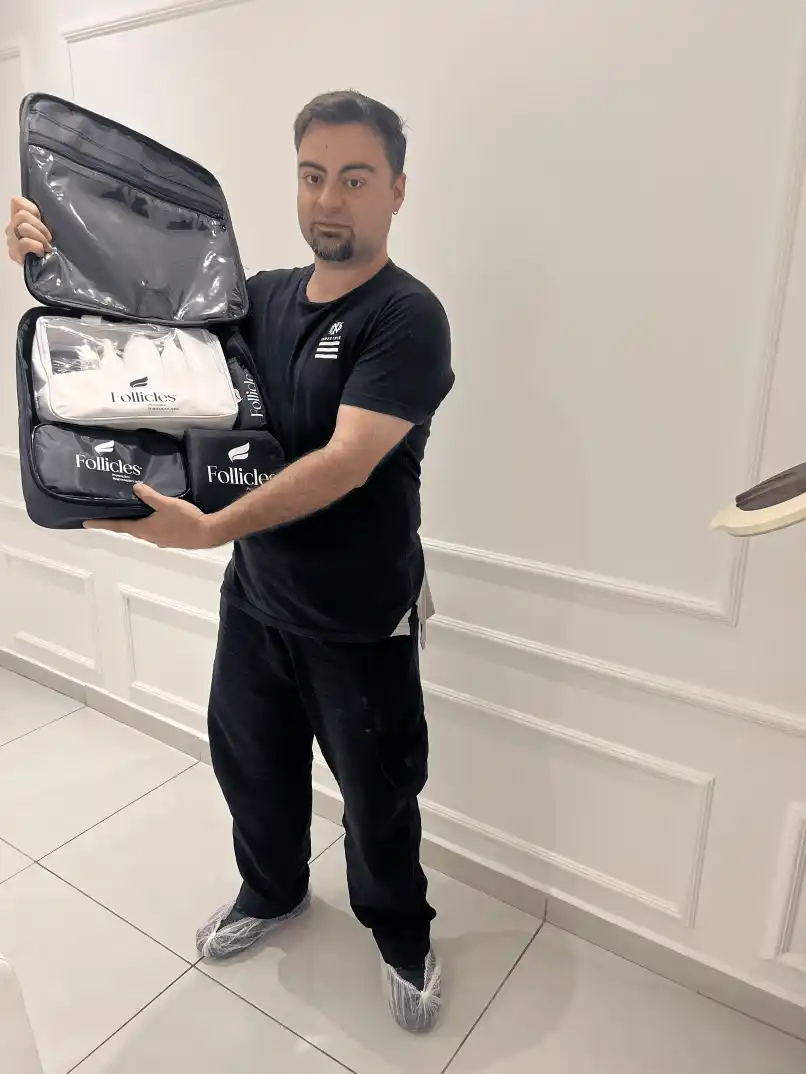 Paciente do sexo masculino com a Maleta Funcional Capilar, foto 11