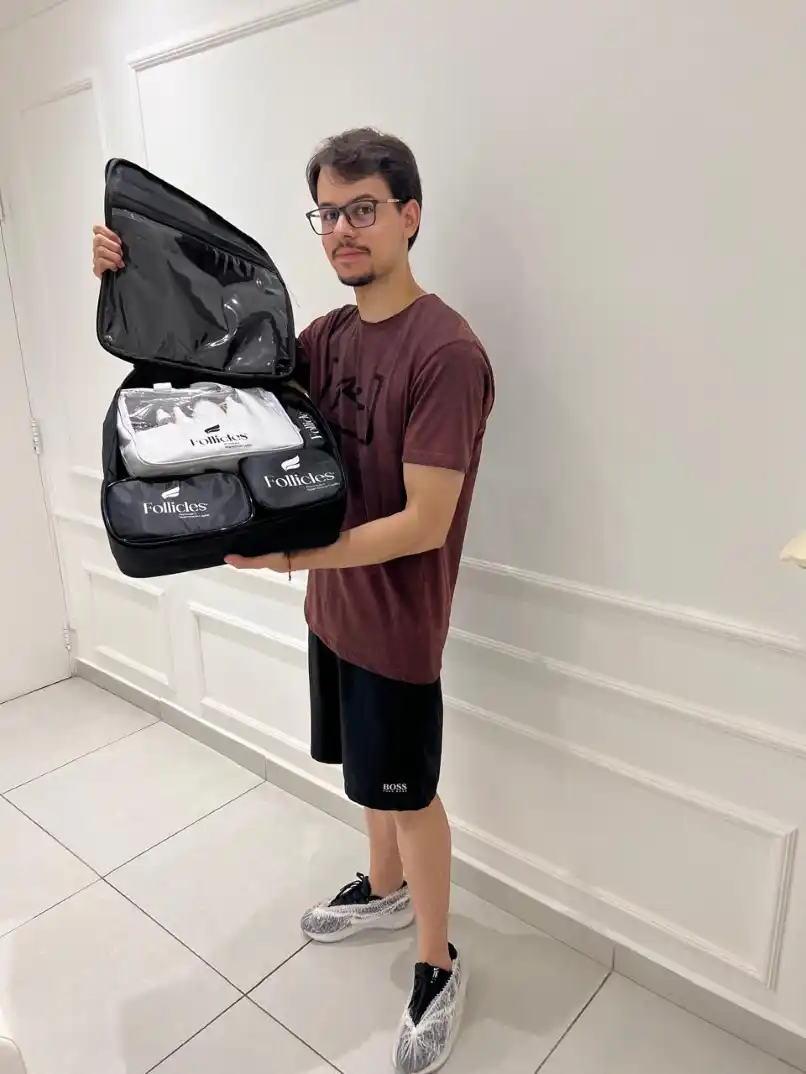 Paciente do sexo masculino com a Maleta Funcional Capilar, foto 6